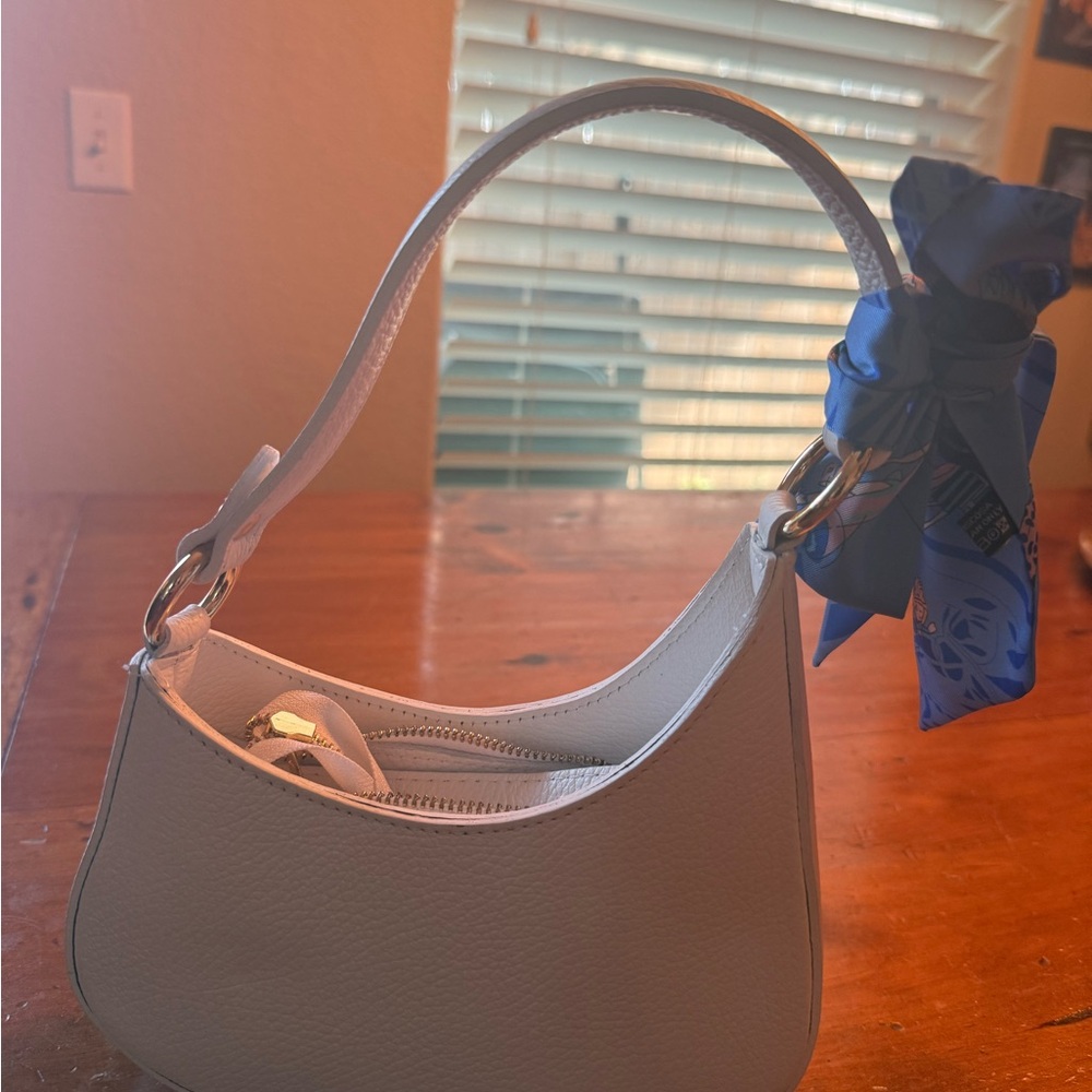Elegant White Handbag with Blue Accent